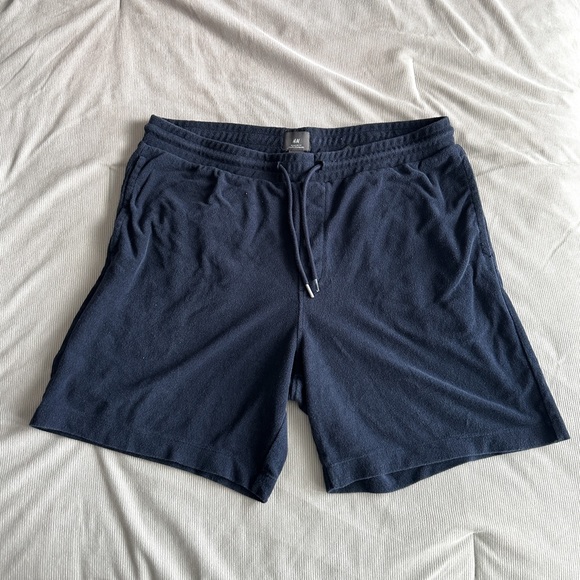 H&M - Navy Regular Fit Sweatshorts - Picture 2 of 3